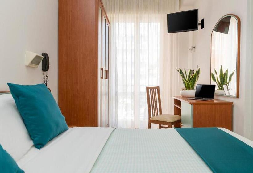 اتاق استاندارد چهارنفره با بالکن, Très Jolie