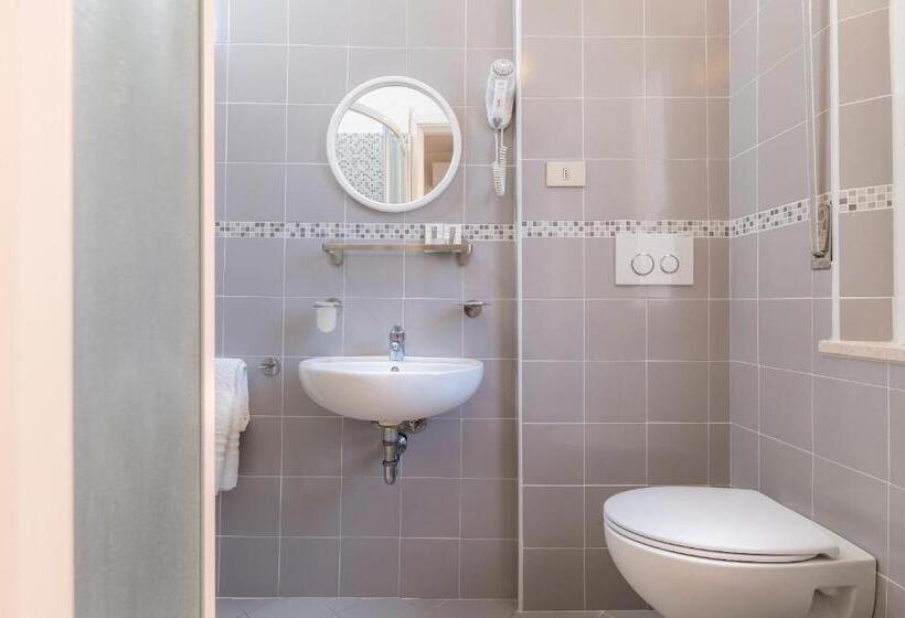 اتاق استاندارد چهارنفره با بالکن, Très Jolie