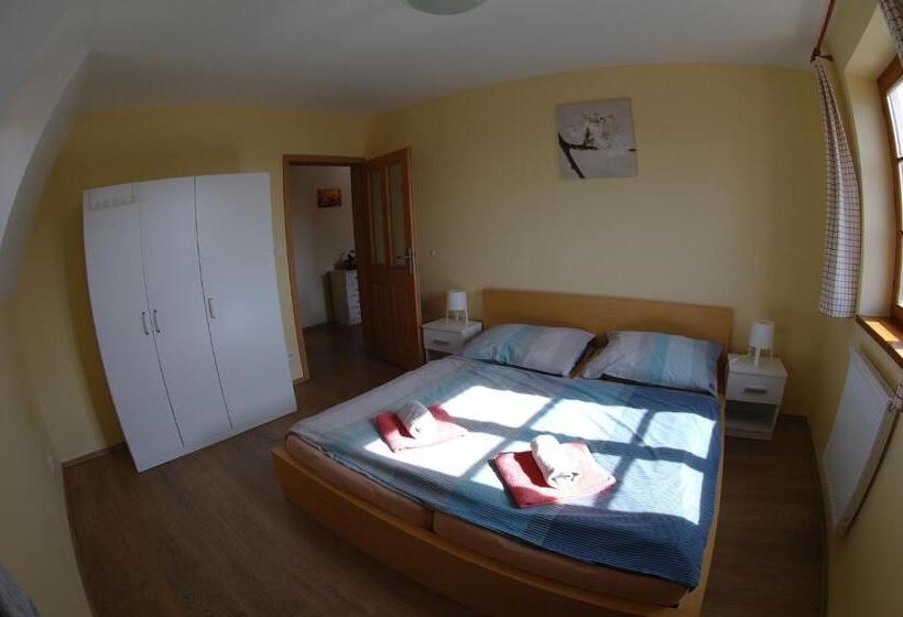 ２ベッドルームアパートメント, Penzion Hradební