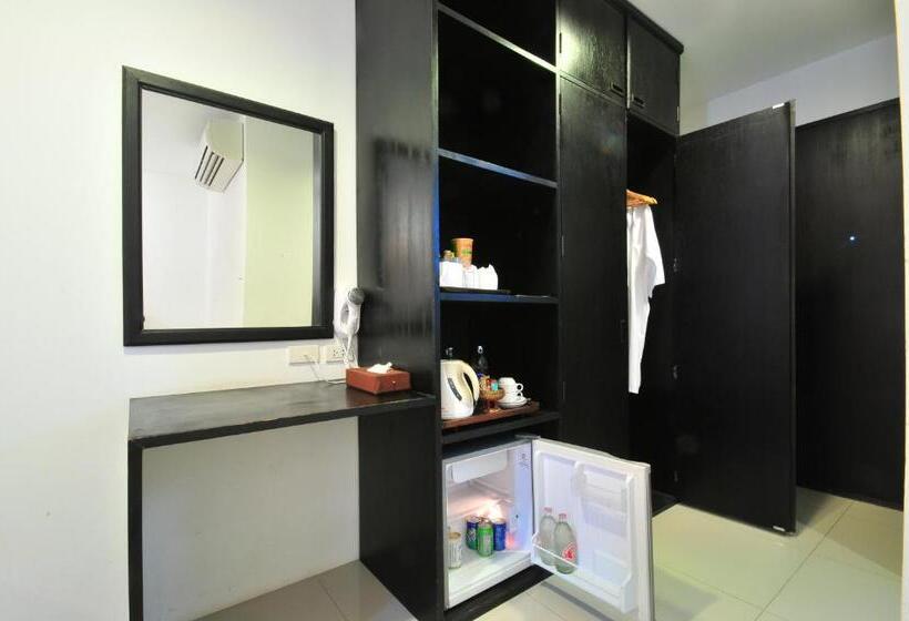 اتاق لوکس با چشم‌انداز استخر, Bs Residence Suvarnabhumi