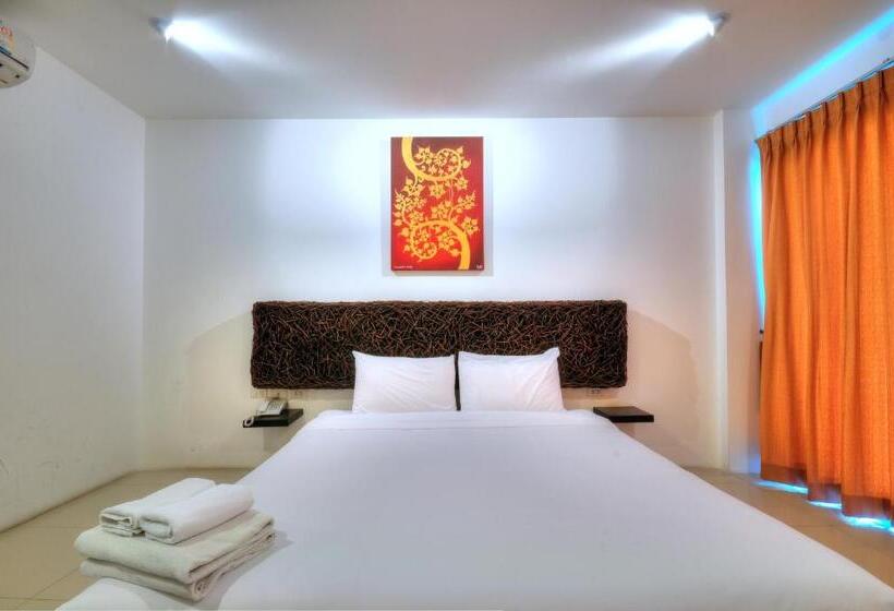 اتاق لوکس با چشم‌انداز استخر, Bs Residence Suvarnabhumi