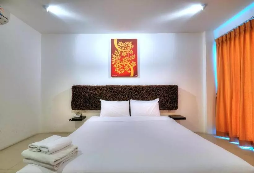 اتاق لوکس با چشم‌انداز استخر, Bs Residence Suvarnabhumi