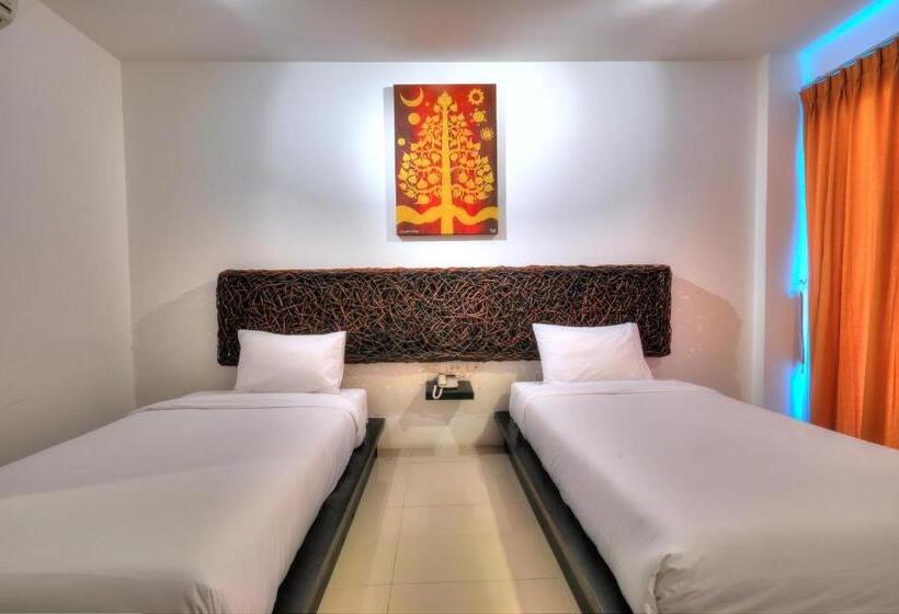 اتاق لوکس با چشم‌انداز استخر, Bs Residence Suvarnabhumi