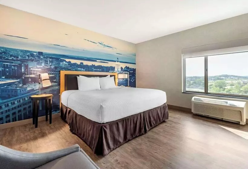 سوییت, Cambria Hotel Madison East