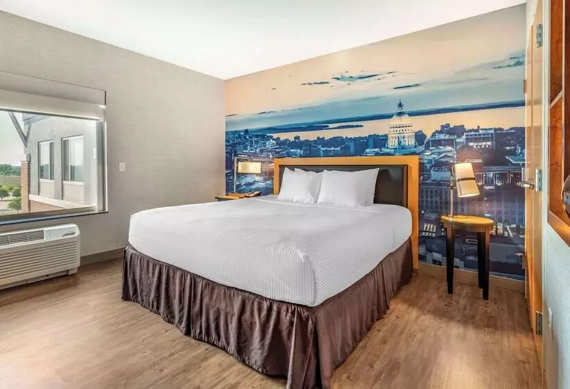 سوئیت برای معلولان, Cambria Hotel Madison East