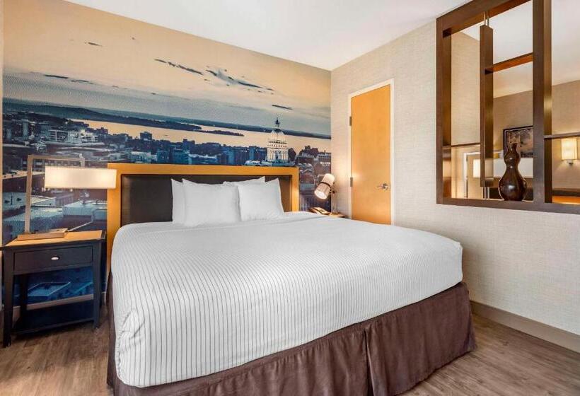 キングサイズベッドのスイートルーム, Cambria Hotel Madison East