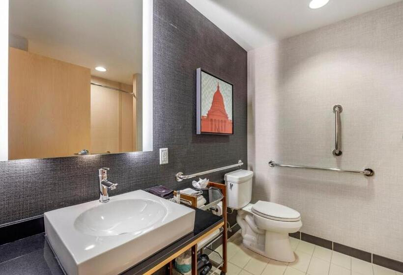 Люкс Адаптированный для Инвалидов, Cambria Hotel Madison East