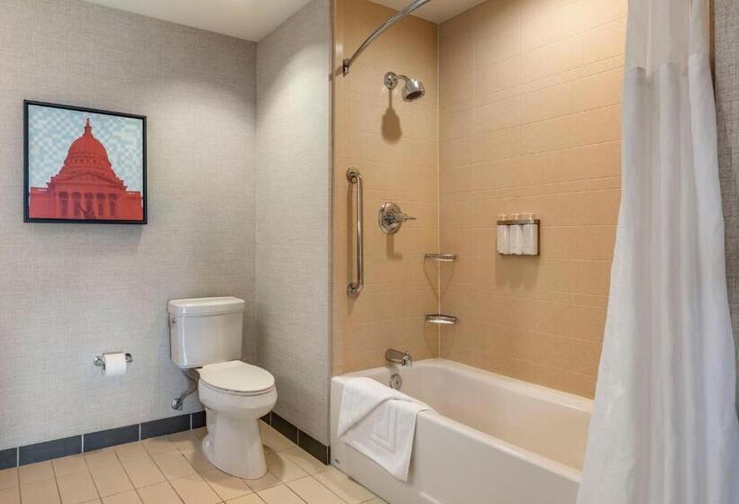 身障者適用スイートルーム, Cambria Hotel Madison East