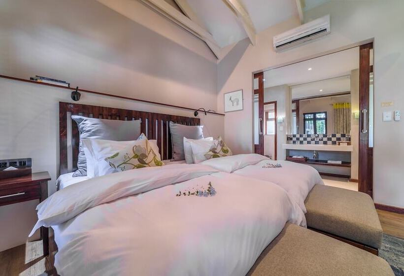 Номер Deluxe, Casterbridge Hollow Boutique