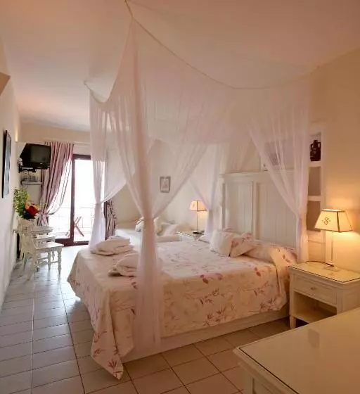 اتاق سوپریور, Clara Resort