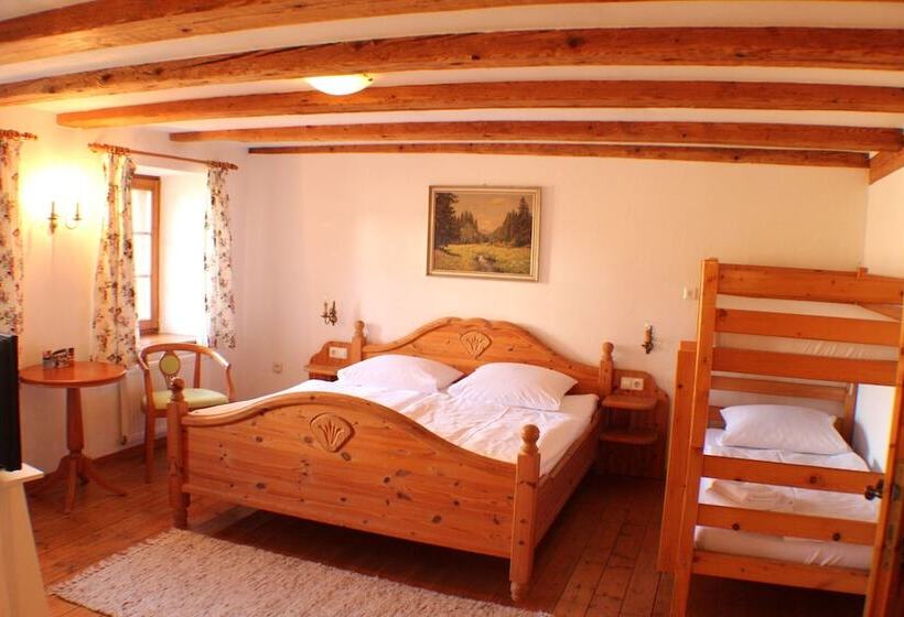 חדר משפחתי, Das Landhaus