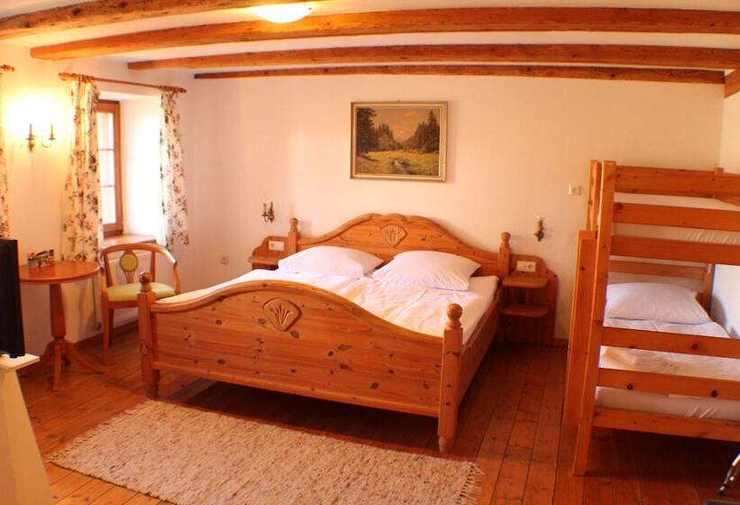 חדר משפחתי, Das Landhaus