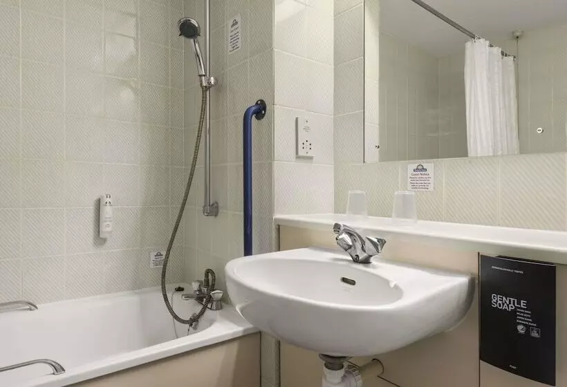 اتاق خانوادگی, Days Inn Bridgend Cardiff