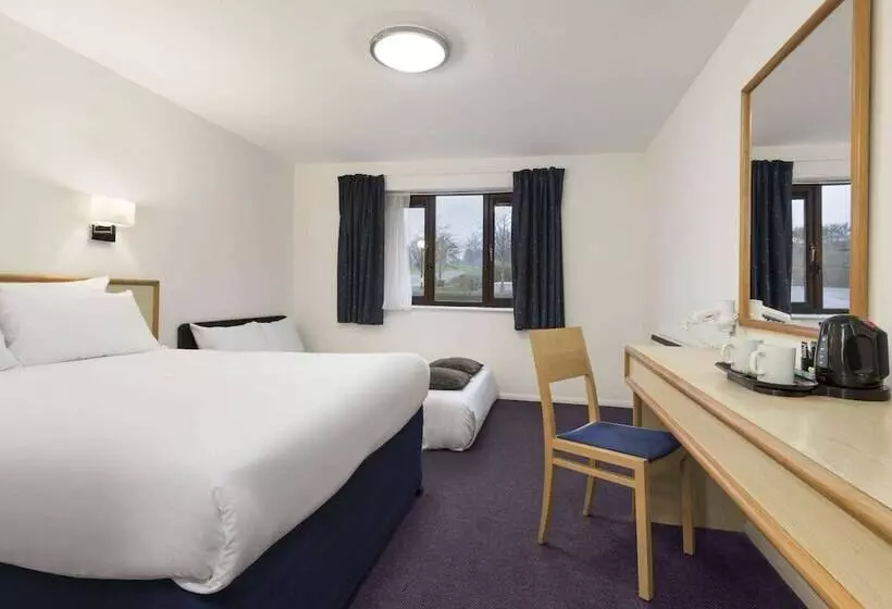 اتاق خانوادگی, Days Inn Bridgend Cardiff