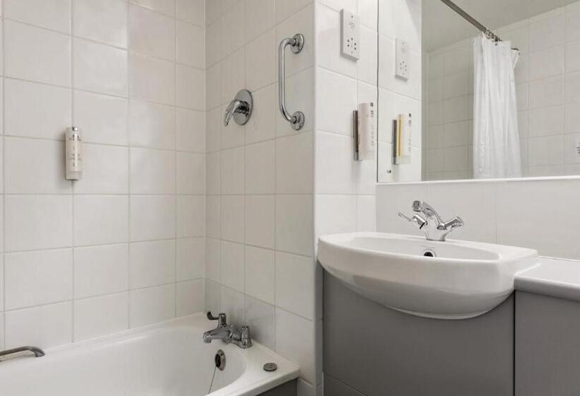 Семейный Номер, Days Inn Bridgend Cardiff