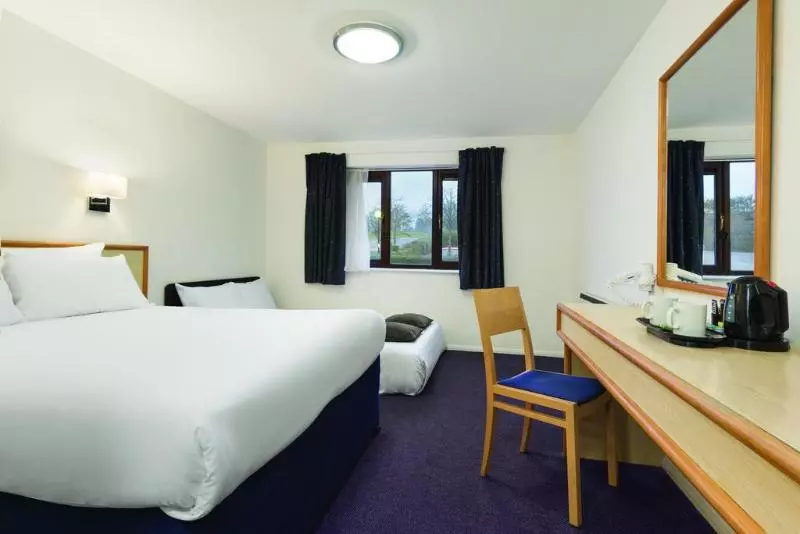 اتاق خانوادگی, Days Inn Bridgend Cardiff