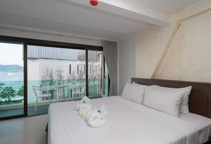 片側に海が見えるデラックスルーム, Destination Patong