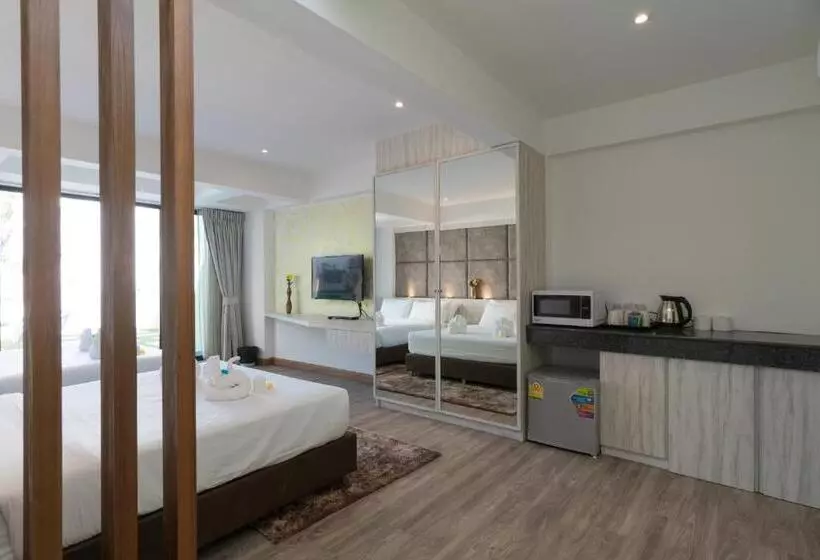 デラックスの４人部屋, Destination Patong