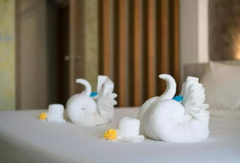 デラックスの４人部屋, Destination Patong