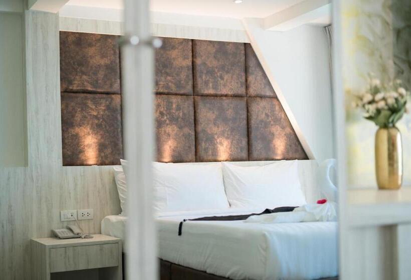 デラックスの４人部屋, Destination Patong