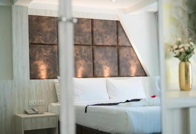 デラックスの４人部屋, Destination Patong