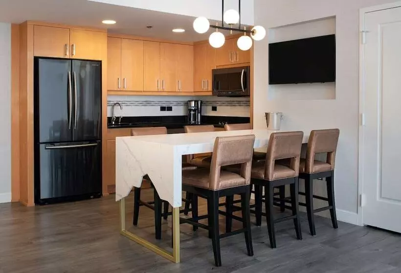 سوئیت 2 خوابه, Hilton Grand Vacations Club Elara Center Strip Las Vegas