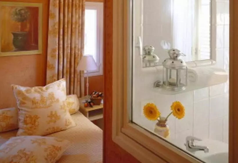اتاق استاندارد سه نفره, Hôtel Bonaparte