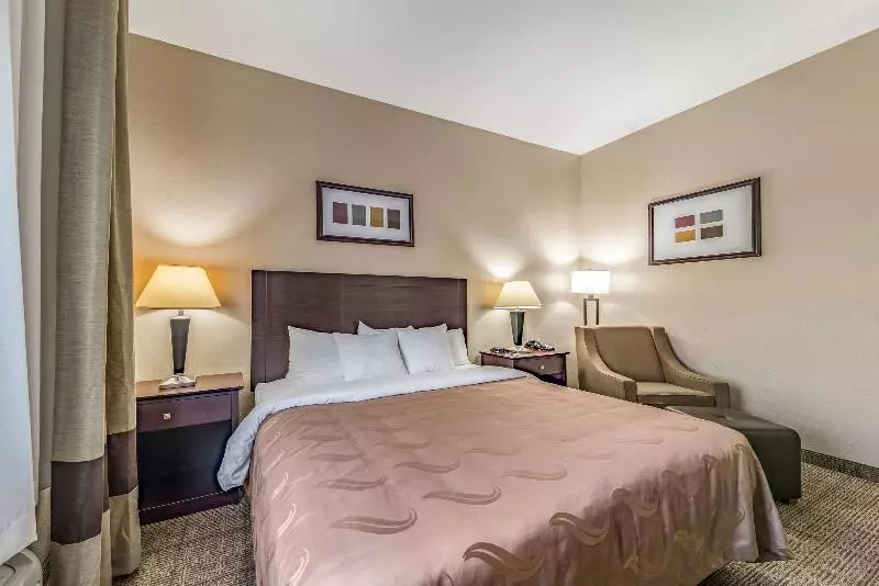 キングサイズベッドのスタンダードルーム, Quality Inn West Plano  Dallas