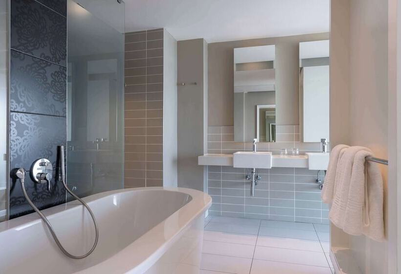 סוויטת ג'וניור נוף לים, Radisson Blu Hotel, Port Elizabeth