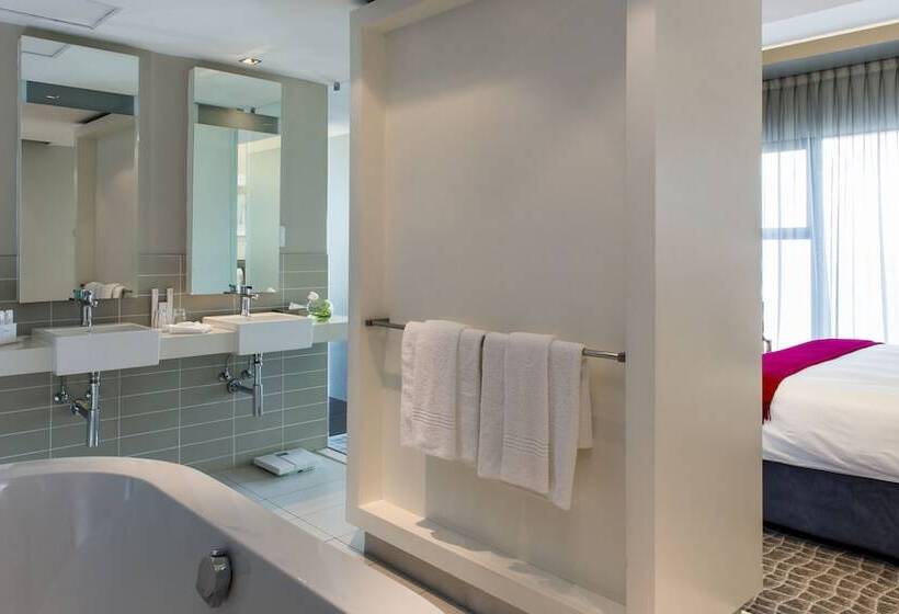 סוויטת ג'וניור נוף לים, Radisson Blu Hotel, Port Elizabeth