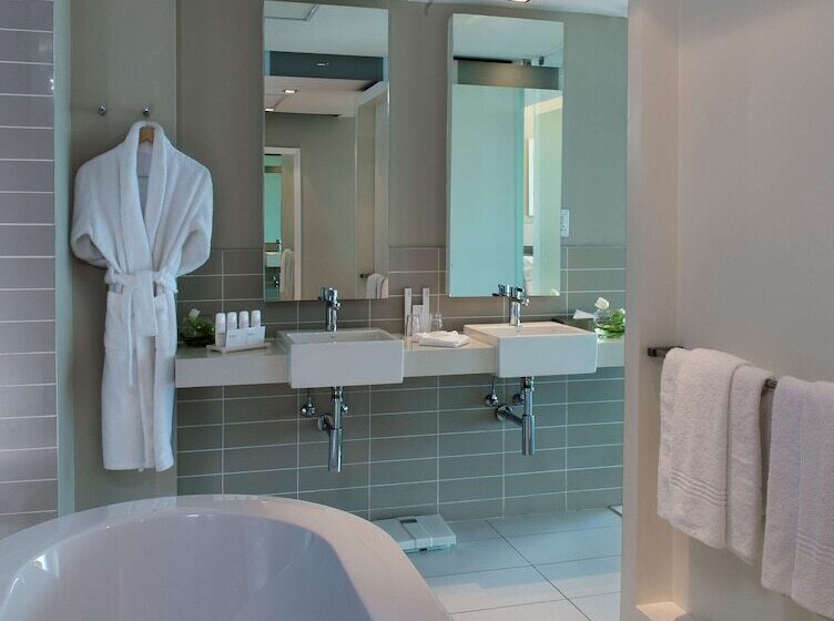 סוויטת ג'וניור נוף לים, Radisson Blu Hotel, Port Elizabeth