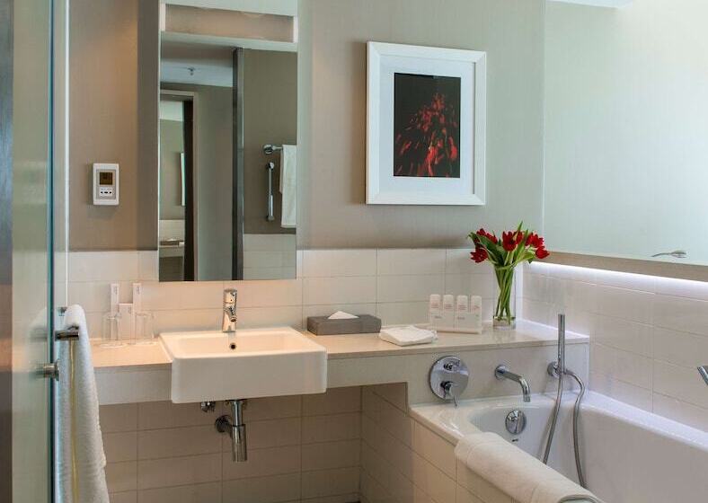 חדר פרמיום נוף לים, Radisson Blu Hotel, Port Elizabeth