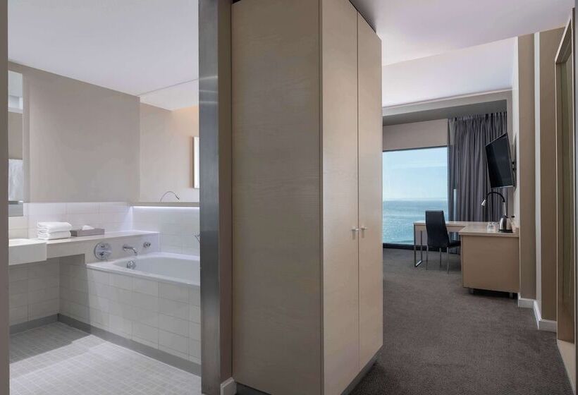 חדר פרמיום נוף לים, Radisson Blu Hotel, Port Elizabeth