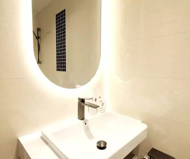 Family Room, Rest Bugis