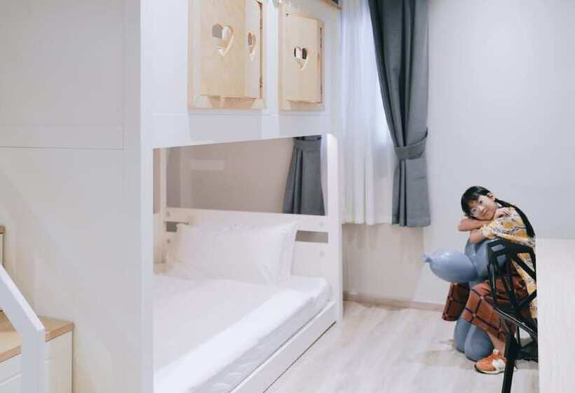 Family Room, Rest Bugis