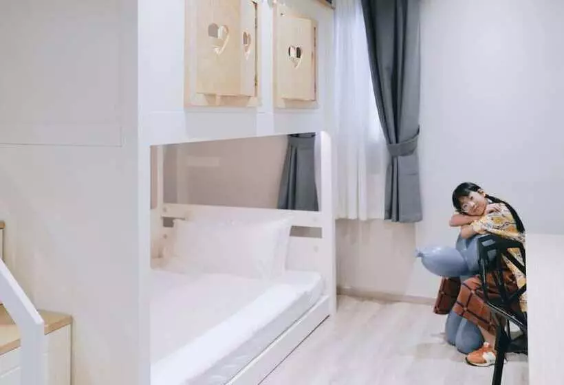 Family Room, Rest Bugis