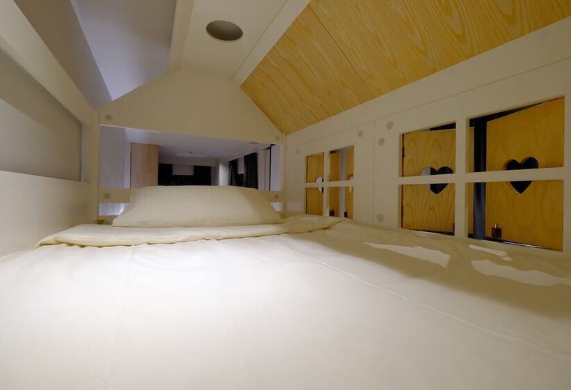 Family Room, Rest Bugis