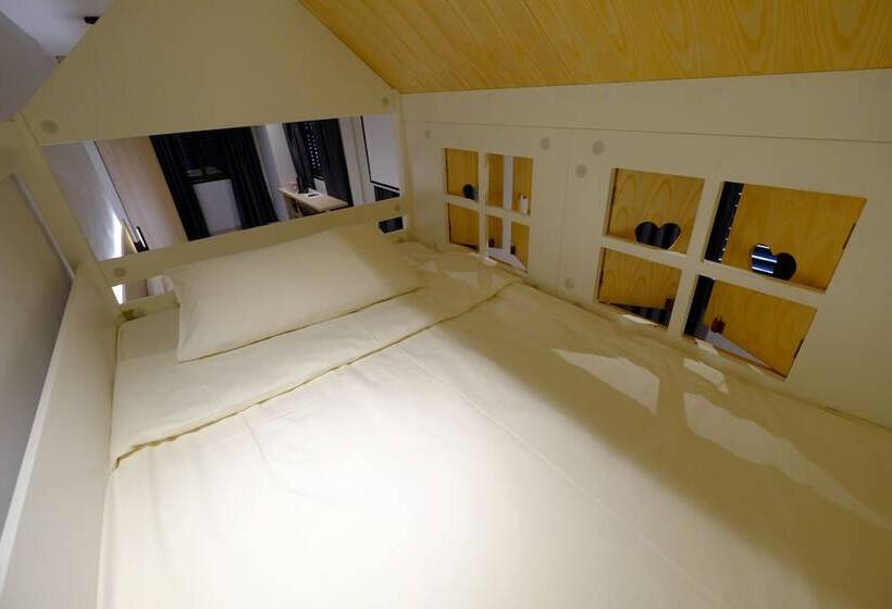 اتاق خانوادگی, Rest Bugis