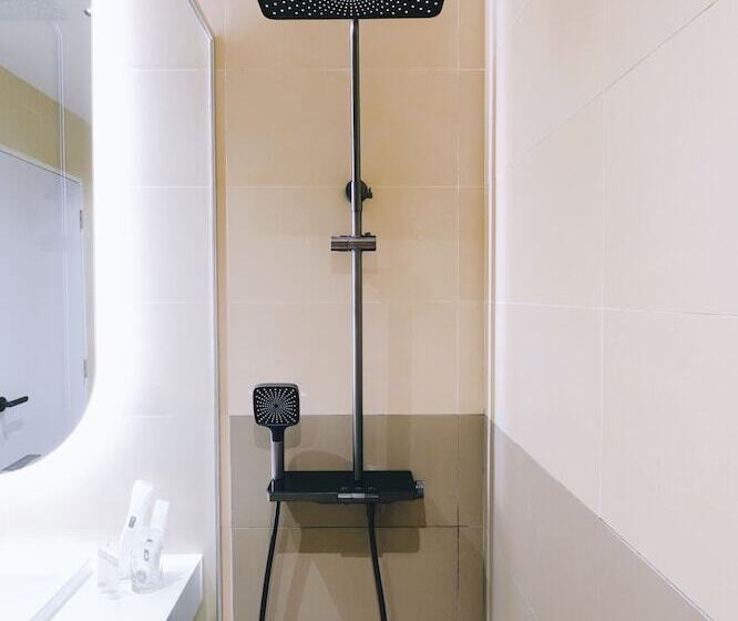 اتاق لوکس سه تخته, Rest Bugis