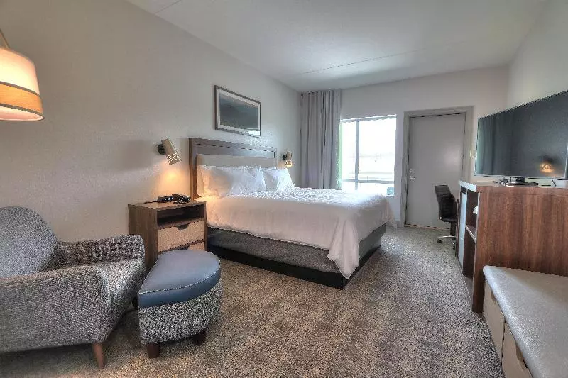キングサイズベッドのスタンダードルーム, Rodeway Inn