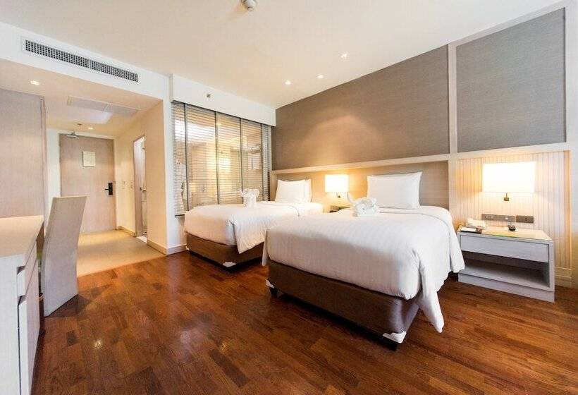 اتاق سوپریور با چشم‌انداز استخر, Signature Pattaya