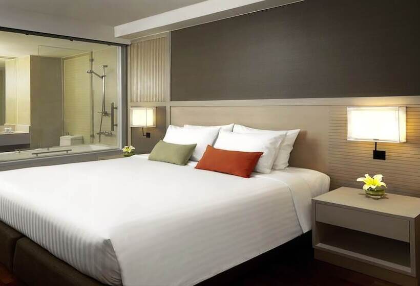 اتاق سوپریور با چشم‌انداز استخر, Signature Pattaya