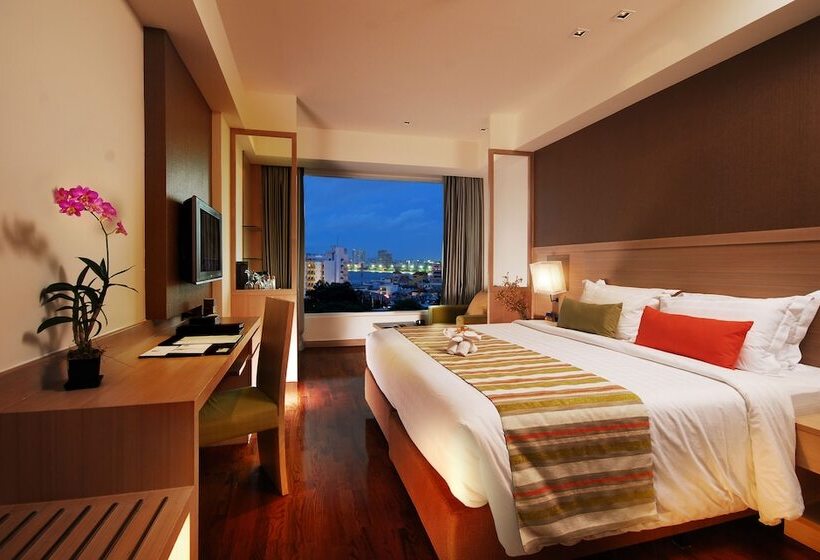 اتاق سوپریور با چشم‌انداز استخر, Signature Pattaya