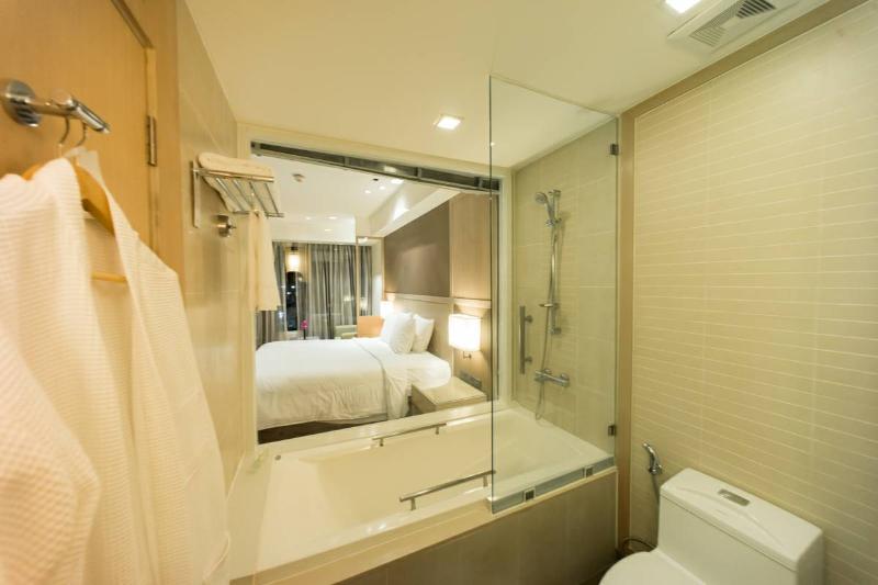 اتاق سوپریور با چشم‌انداز استخر, Signature Pattaya