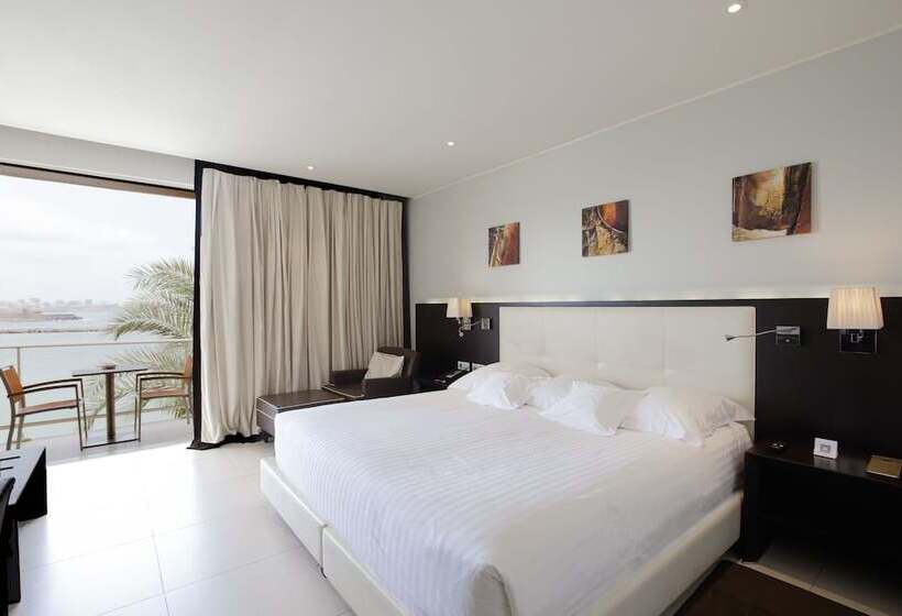 اتاق راحتی با چشمانداز دریا, Terroubi