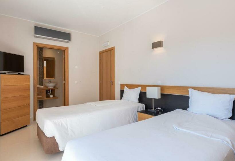 Вилла 3 Спальни с Бассейном, Vale Da Lapa Village Resort