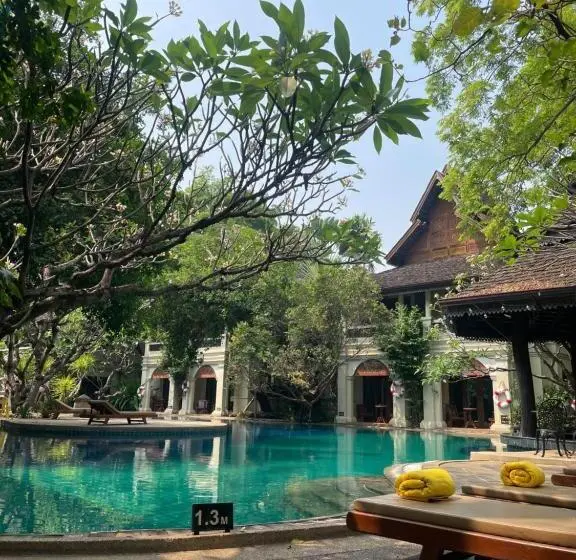 اتاق استاندارد با چشم‌انداز استخر, Khum Phaya Resort & Spa Boutique Collection