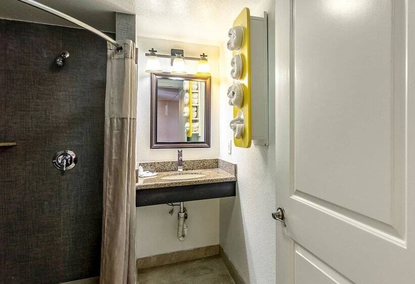 带2个双人床的标准工作室, Motel 6 Elizabeth, Nj Newark Liberty Intl Airport