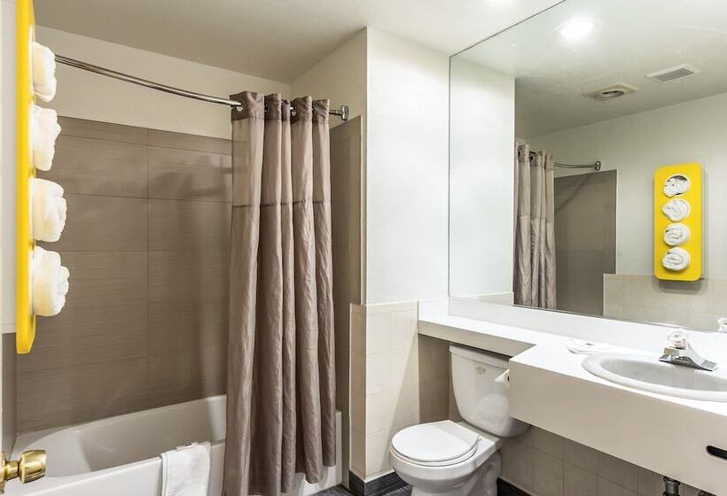 带2个双人床的标准工作室, Motel 6 Elizabeth, Nj Newark Liberty Intl Airport