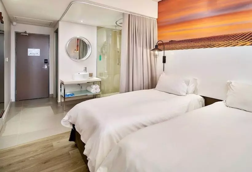اتاق استاندارد, Protea Hotel By Marriott O R Tambo Airport